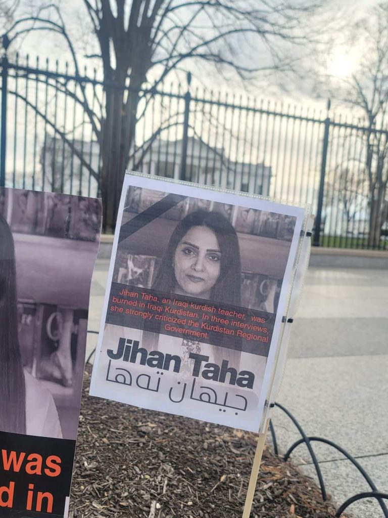 وێنەکانی چالاکی ئیدانە کردنی تیرۆر کردنی ئازادیخوازن لە کوردستان کە لە لایەن بنەماڵەی مامۆستا جیهان تەها و چالاکوانانی ئەمریکاوە ڕێکخرابوو ڕۆژی ١٤ / ١ / ٢٠٢٤